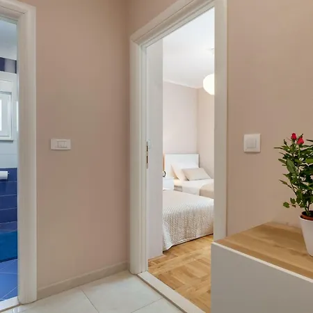 Happy Garden Daire *